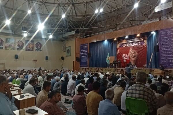 نماز جمعه در صحن مطهر امامزاده جعفرابن موسی الکاظم (ع) پیشوا