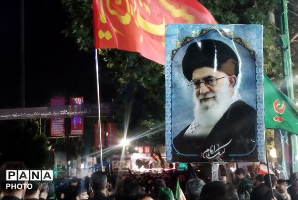 نهمین شب از مراسم عزاداری امام حسین همراه با هئیت زنجیر زنی در حسینیه امام خمینی
