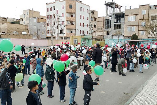 جشن پیروزی انقلاب اسلامی در مدارس رباط‌کریم