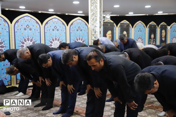 یادبود رهبر شهید در اداره‌کل آموزش و پرورش شهر تهران 