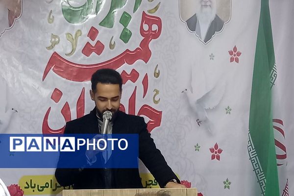 بیعت نوجوانان مدرسهٔ امام خمینی (ره) قرچک با آرمان‌های امام راحل در چهل و هفتمین جشن پیروزی انقلاب 