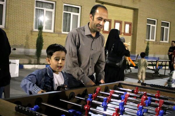 محفلی با حضور کودکان و خانواده‌ها در دانشگاه قم