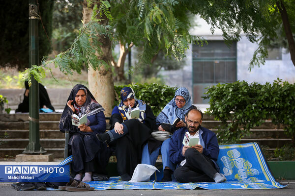 مراسم دعای عرفه در دانشگاه تهران