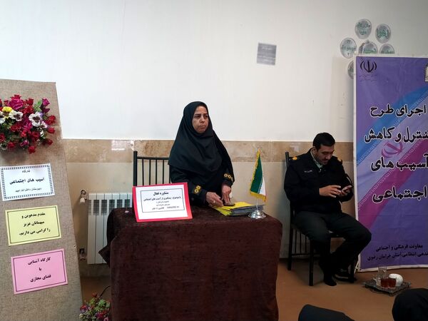 کارگاه آشنایی با فضای مجازی در دبیرستان دخترانه امید 