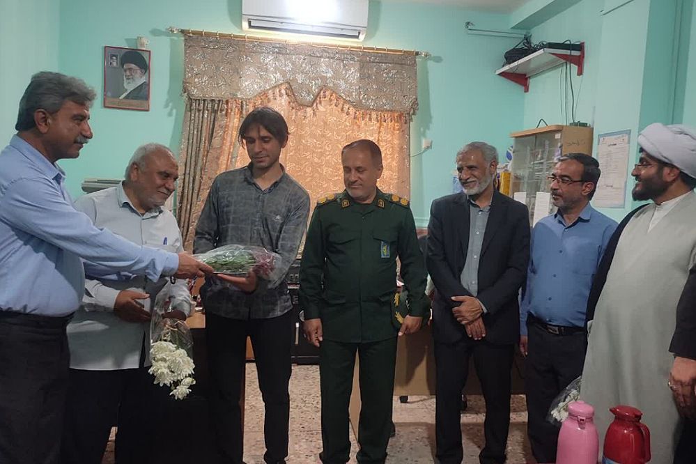 تجلیل از مدیر و کارکنان مدرسه نمونه رازی سعدآباد