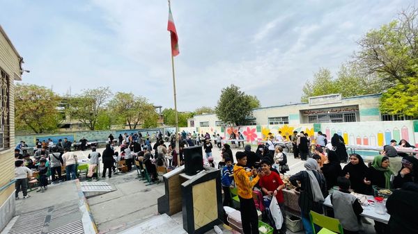 برپایی بازارچه در دبستان معلم آشخانه 