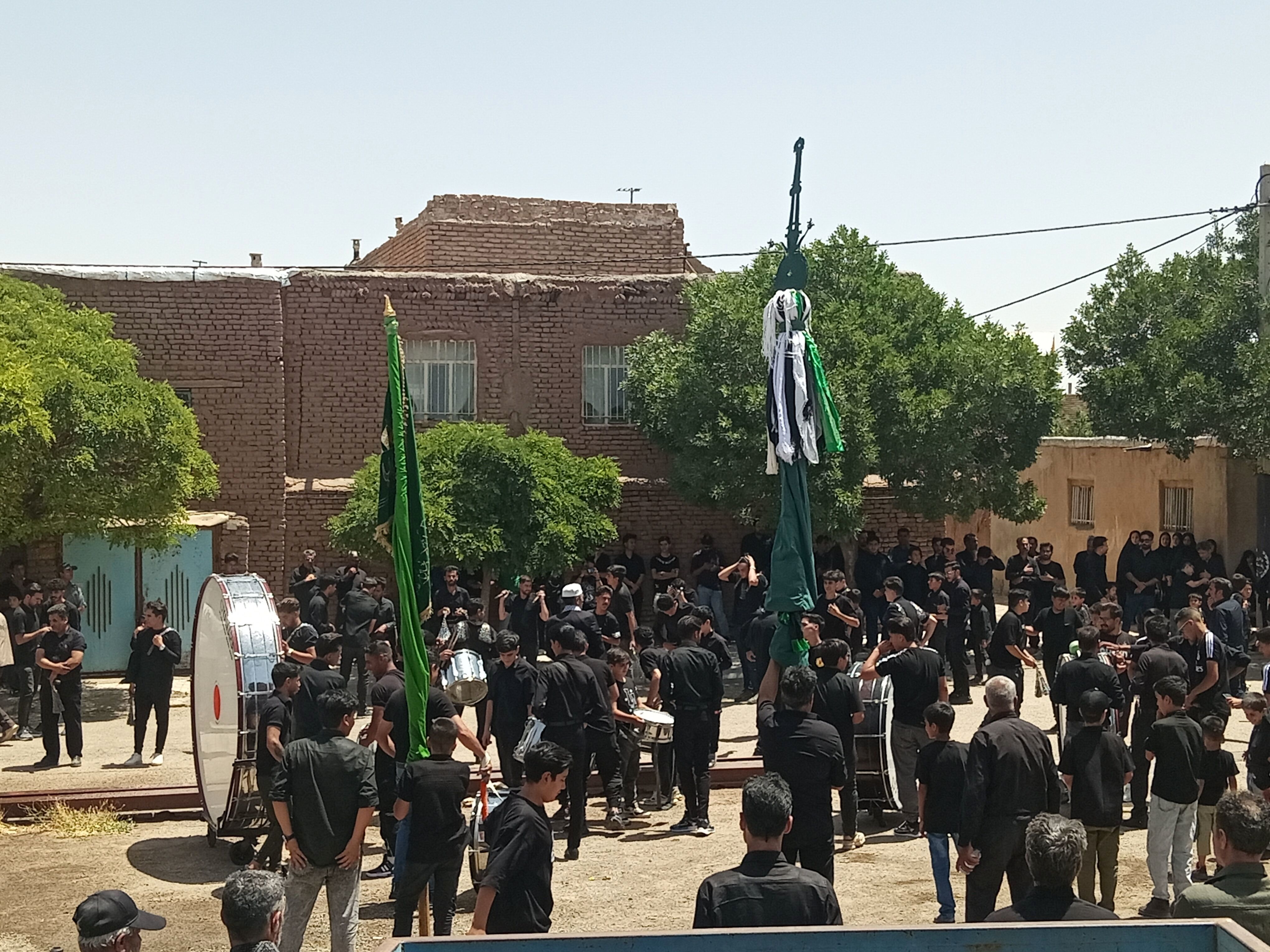 آیین تاسوعای حسینی؛ مردم رباطسنگ در سوگ علمدار کربلا