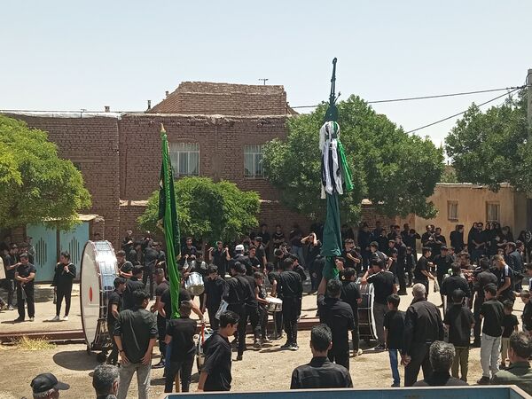 آیین تاسوعای حسینی؛ مردم رباطسنگ در سوگ علمدار کربلا