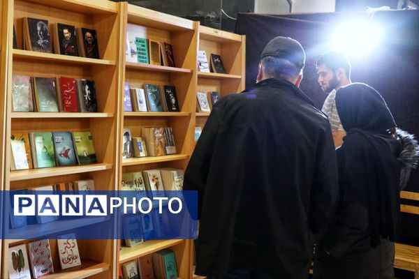 برپایی نمایشگاه کتاب در مجتمع طلای سفید بجنورد 