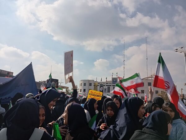 حماسه دانش‌آموزان مشهدی در روز ۱۳ آبان