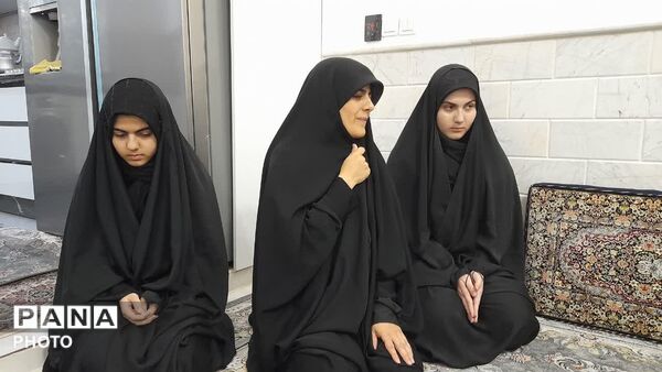دیدار مسئولان آموزش و پرورش قم با خانواده شهید «حسین نجفی»