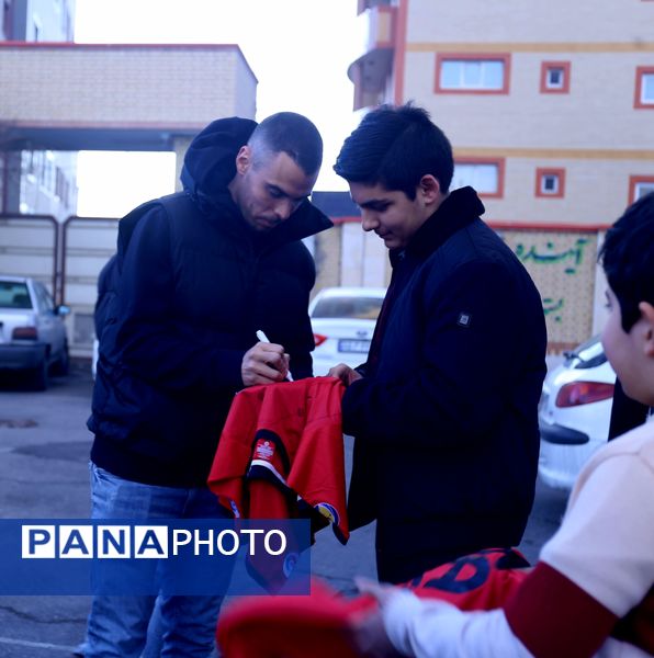 اردوی تمشک با حضور بازیکن محبوب تیم تراکتور