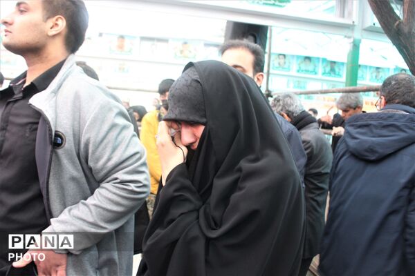 آیین خاکسپاری دانش‌آموز شهید جنگ رمضان با حضور معاون وزیر آموزش و پرورش در قم