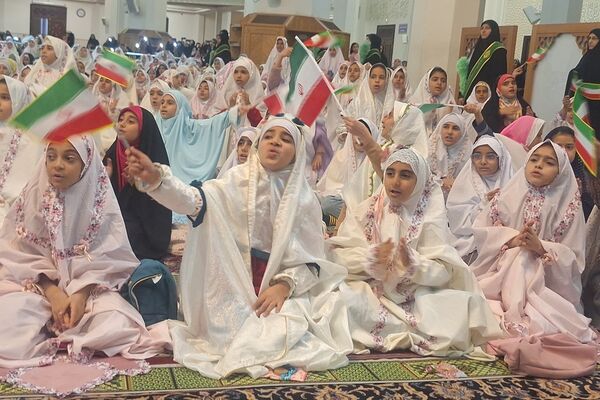 برگزاری جشن ۱۰۰۰ دانش‌آموز دختر روزه اولی در شیراز