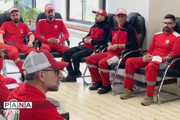دیدار رئیس و کارکنان جمعیت هلال‌احمر شهرستان فیروزکوه با فرماندار