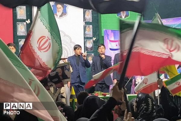 چهل روز میگذرد از ریختن خون بر روی دفتر و کتاب های دانش آموزان میناب