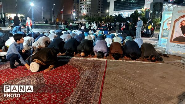 تجدید عهد دانش‌آموزی با معنویت در حاشیه اجلاس سی‌وسوم