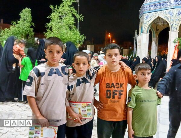 همراهی کودکان جعفرآباد تا آستان شهدای گمنام در شب هشتاد و یکم