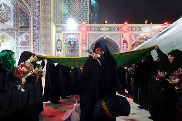 وداع معتکفین رجبیه در حرم مطهر رضوی