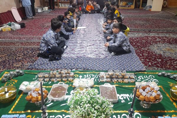  مراسم عزاداری ایام فاطمیه و یادواره شهدا در دبستان پسرانه آیت‌الله خامنه‌ای
