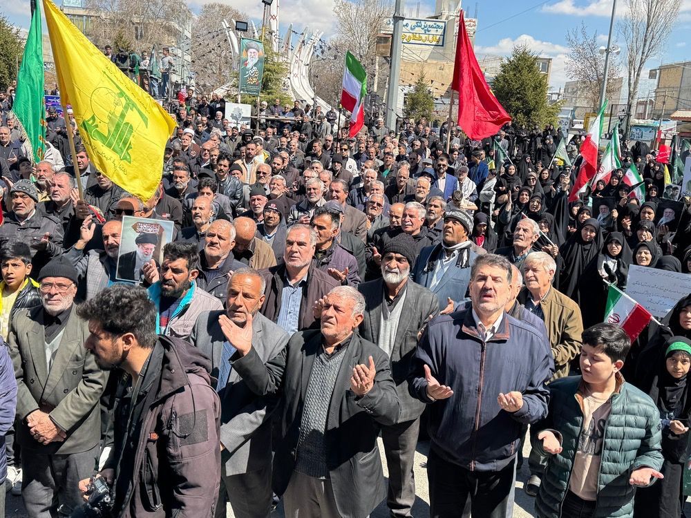خروش مؤمنان در دسته عزاداری رهبر