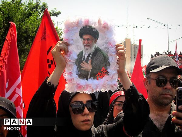 مراسم بدرقه و تشییع آقای شهید ایران در تهران 