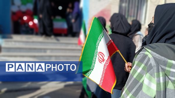  نواخته شدن زنگ انقلاب در مدرسه نمونه الزهرا  یاسوج