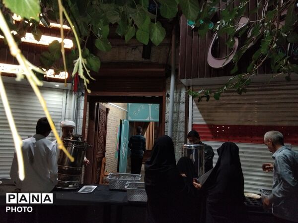 چایخانه حوزه علمیه گلشن؛ همراه با طلاب در سوگ رهبر امت در شب صد و هفتاد و نهم