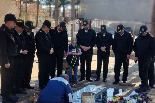 آیین گلباران مزار شهدا با حضور مسئولان شهرستان رباط‌کریم