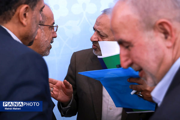 نشست صمیمی وزیر آموزش و پرورش با اعضای فراکسیون فرهنگیان