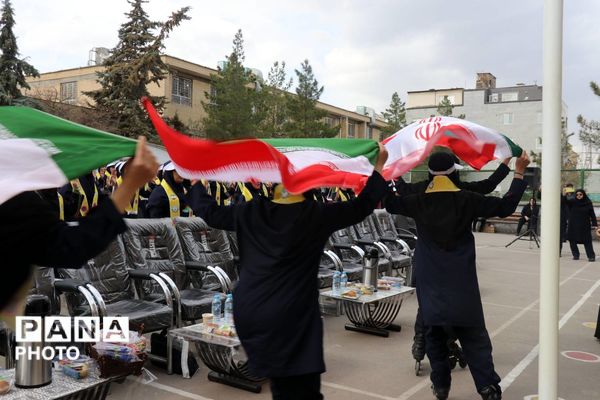 همایش «یاوران انقلاب» ناحیه ۶ مشهد در دبیرستان یاس ۲ 