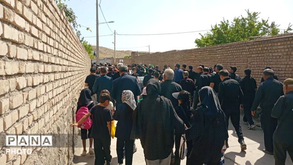 حرکت دسته های عزاداری در روستای فرشه