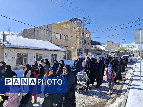 حماسه حضور گرم مردم بلده در سرمای زمستان 