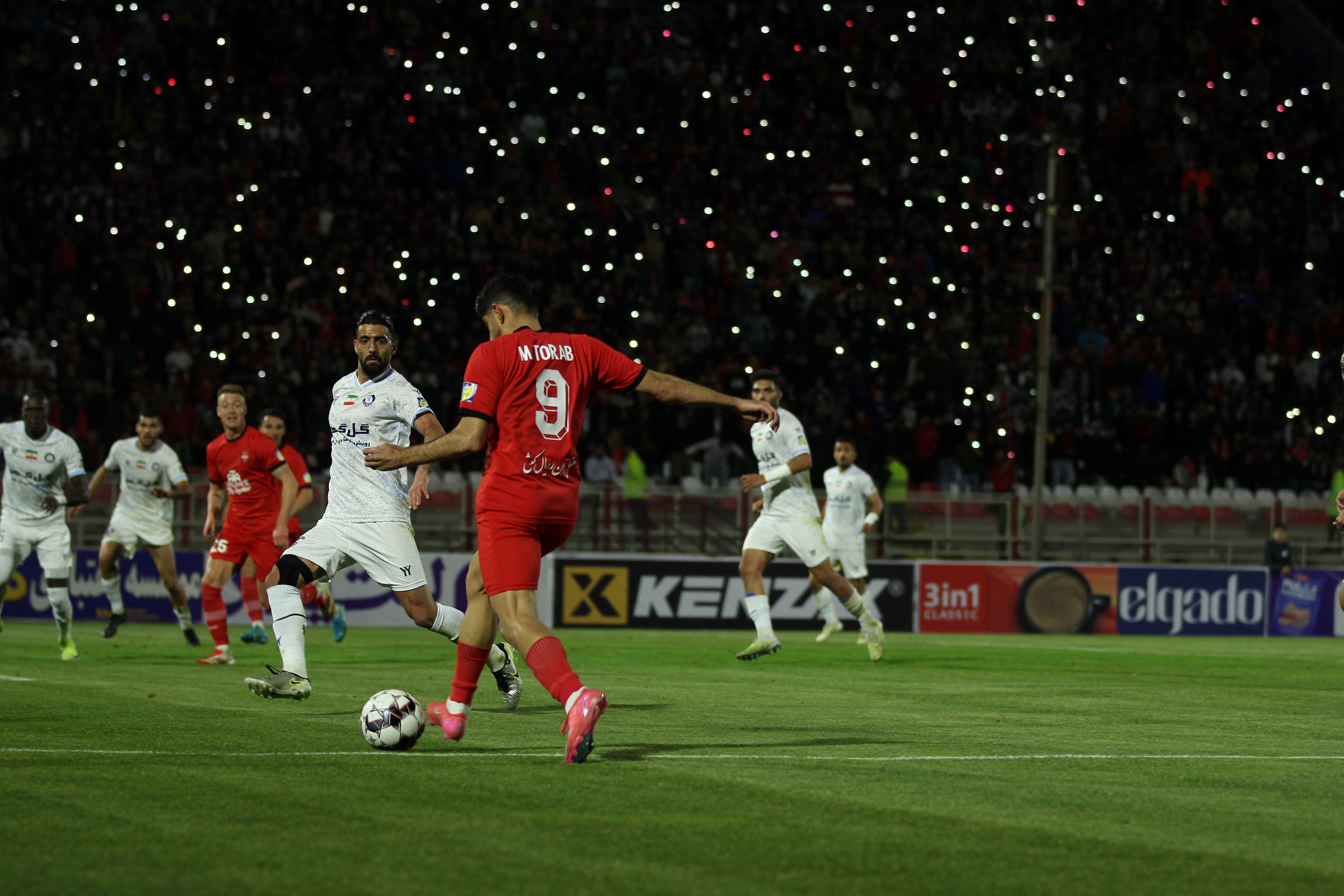 بازی تراکتور و گل‌گهر در تبریز 