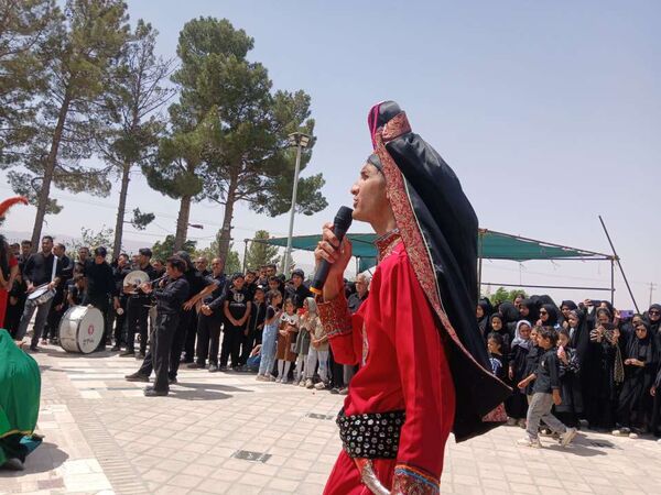 تعزیه‌خوانی اباعبدالله الحسین در روز عاشورای حسینی در روستای نقاب