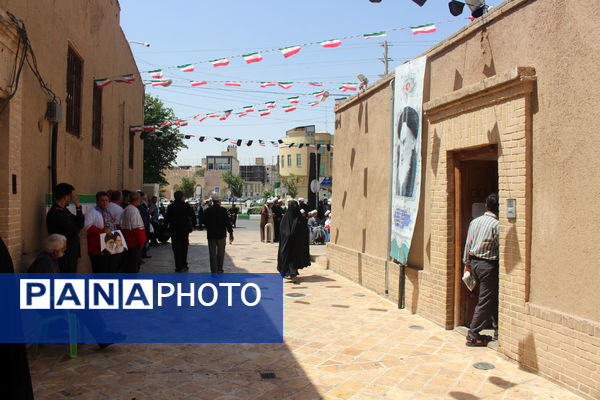 اجتماع مردم قم به‌مناسبت قیام 15 خرداد در مقابل بیت تاریخی امام خمینی(ره)