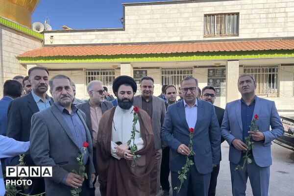 گلباران مزار شهدای فیروزکوه هم‌زمان با آغاز هفته دولت؛ تجدید میثاق مسئولان با آرمان‌های شهدا