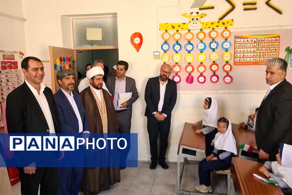 آیین نواختن زنگ ایثار و مقاومت در مدارس آباده