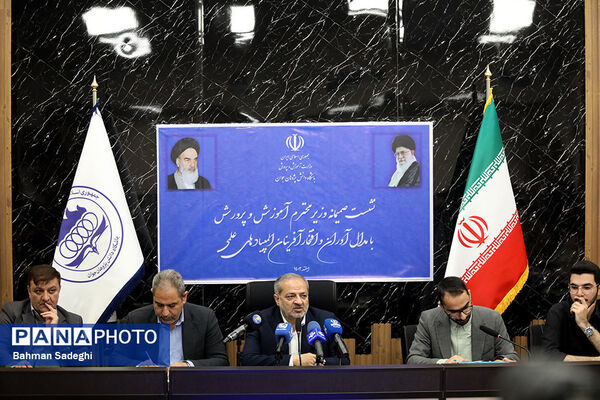 نشست صمیمی وزیر آموزش و پرورش با مدال آوران المپیادهای علمی