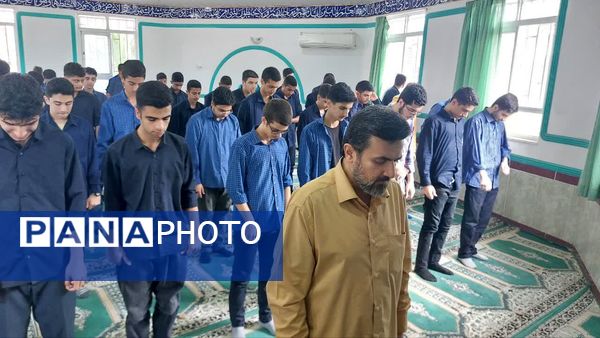 برگزاری نماز جماعت و زیارت عاشورا در دبیرستان شاهد