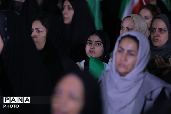 شکوه حضور دختران ساوجبلاغ در جشن دهه کرامت 