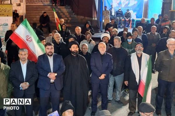 مردم فیروزکوه در میدان معلم؛ ایستادگی‌ای پررنگ‌تر از همیشه