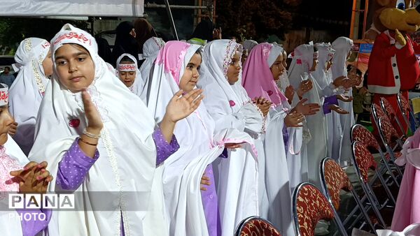 جشن تکلیف دانش‌آموزان مدرسه شهید دهستانی نظرآباد در تجمعات شبانه