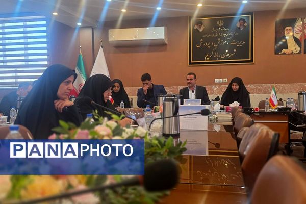 نشست هم‌اندیشی معاونین آموزش متوسطه در اداره رباط‌کریم