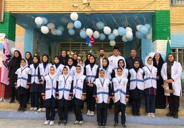 افتتاحیه سفیران سلامت در دبستان هدی گام موثر در بهداشت دانش آموزان 