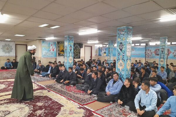 سلسله جلسات گفتمان دینی و مشاوره خانواده در هنرستان موفقیان