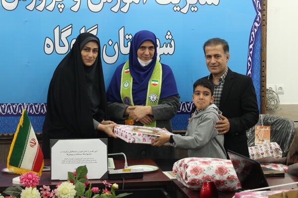 آیین تقدیر از دانش‌آموزان و فرهنگیان برگزیده در گلوگاه
