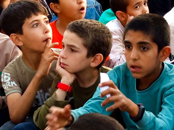 قدم هایی به عشق معلمان