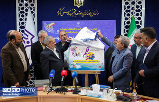 رونمایی ‌از پوستر‌ پویش مردمی «نذر قلم» و مجموعه لوازم‌التحریر مزین به تصاویر شهدا