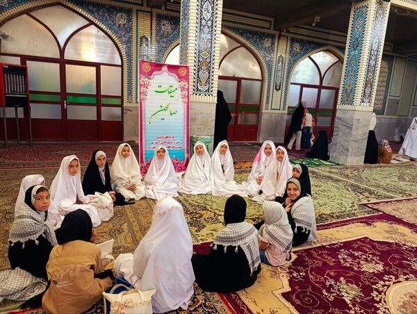 نماز جمعه با حضور دانش‌آموزان فعال بسیجی شهر بن